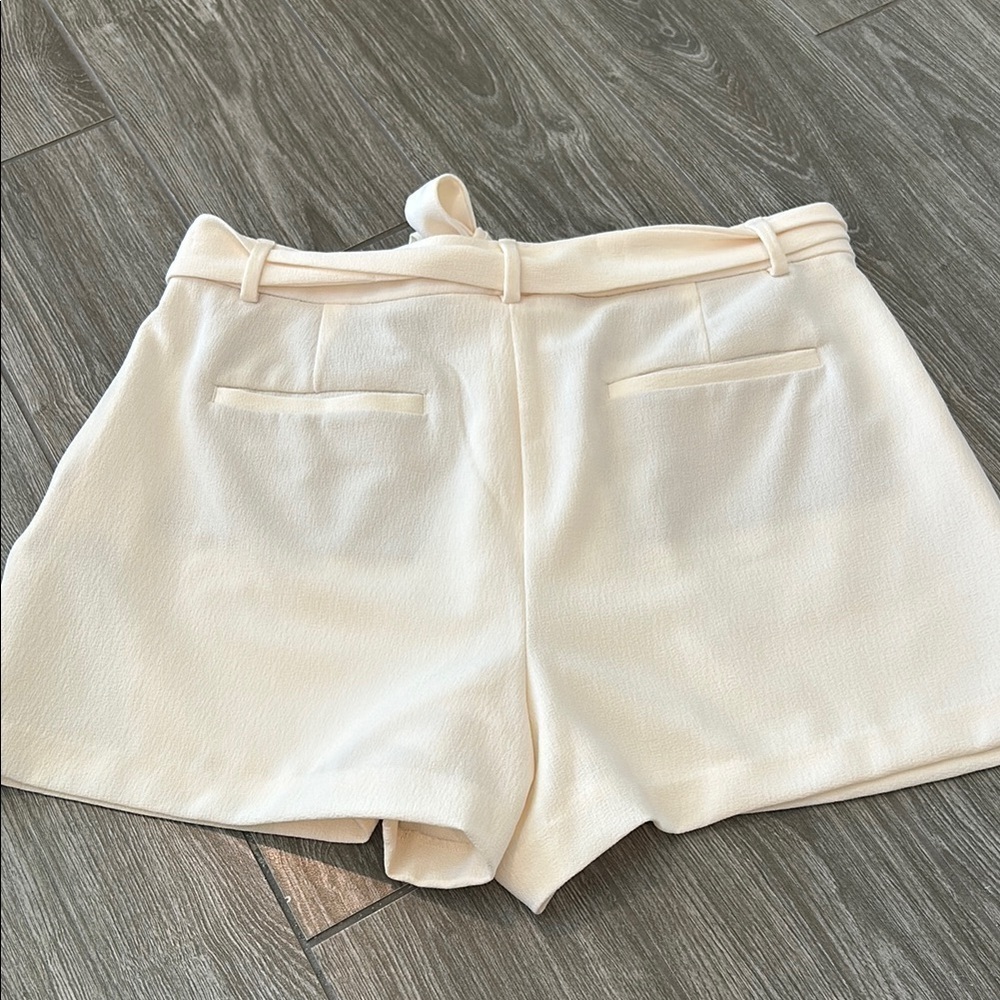 Loft Cream High Waist Casual Shorts with Drawstring and Textured Fabric - Picture 4 of 6